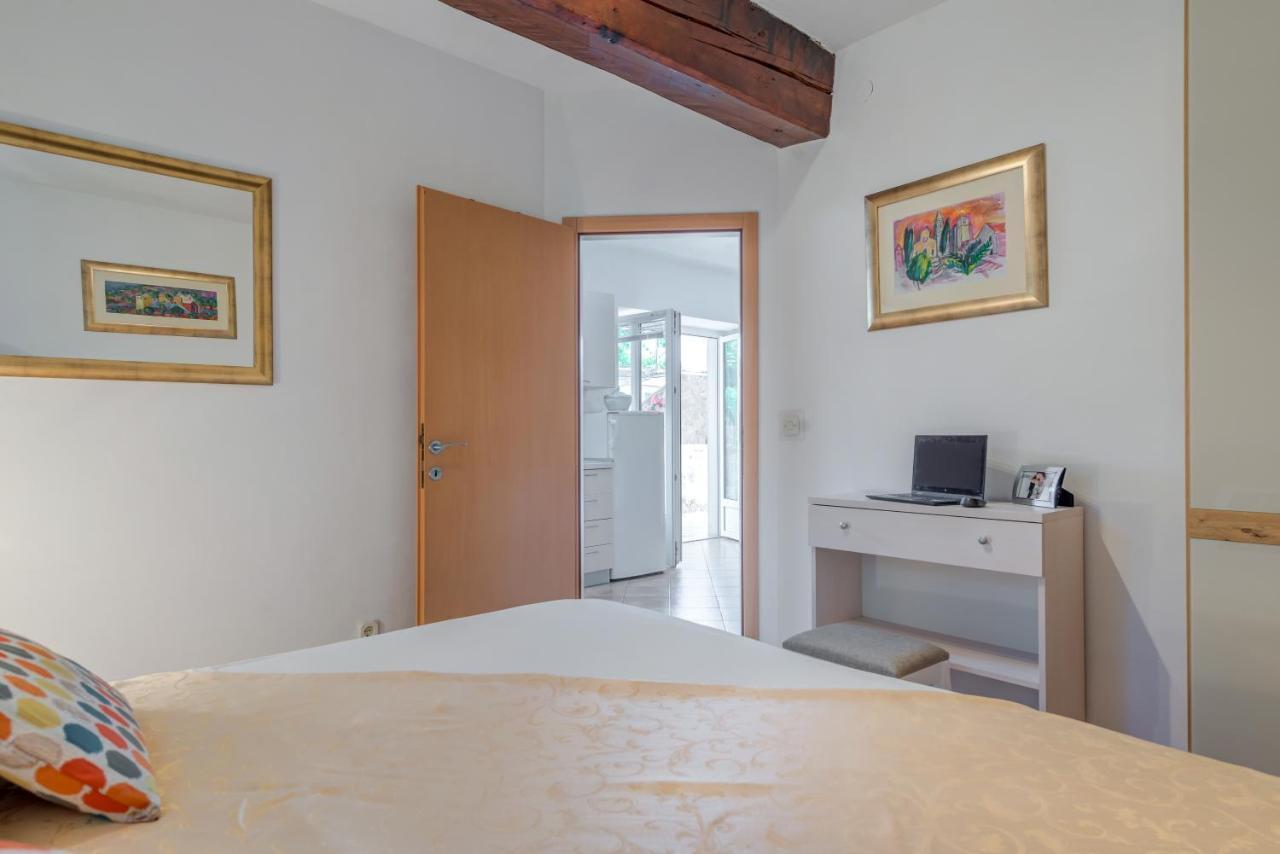 Apartments Obala Bol Exterior photo