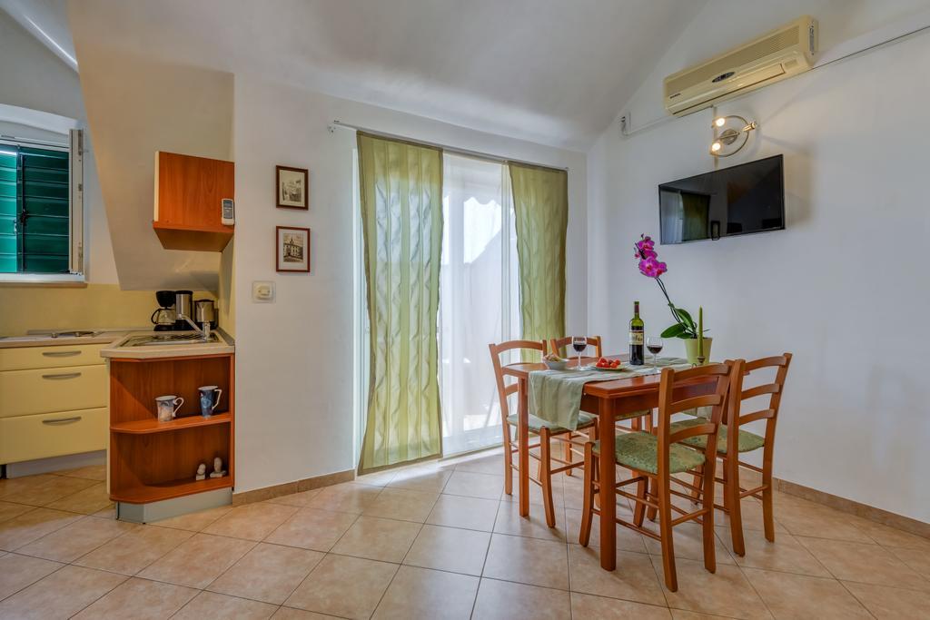 Apartments Obala Bol Exterior photo